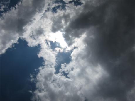 Ciel d'été mitigé