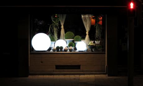 Vitrine dans la nuit